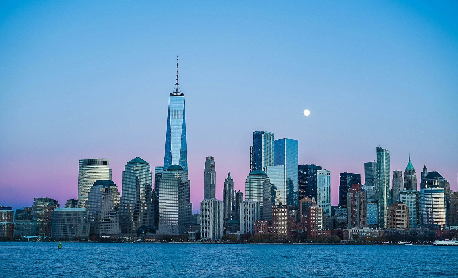 Lower Manhattan skyline and One World Trade Center, New York – North America market for Brazilian commodities