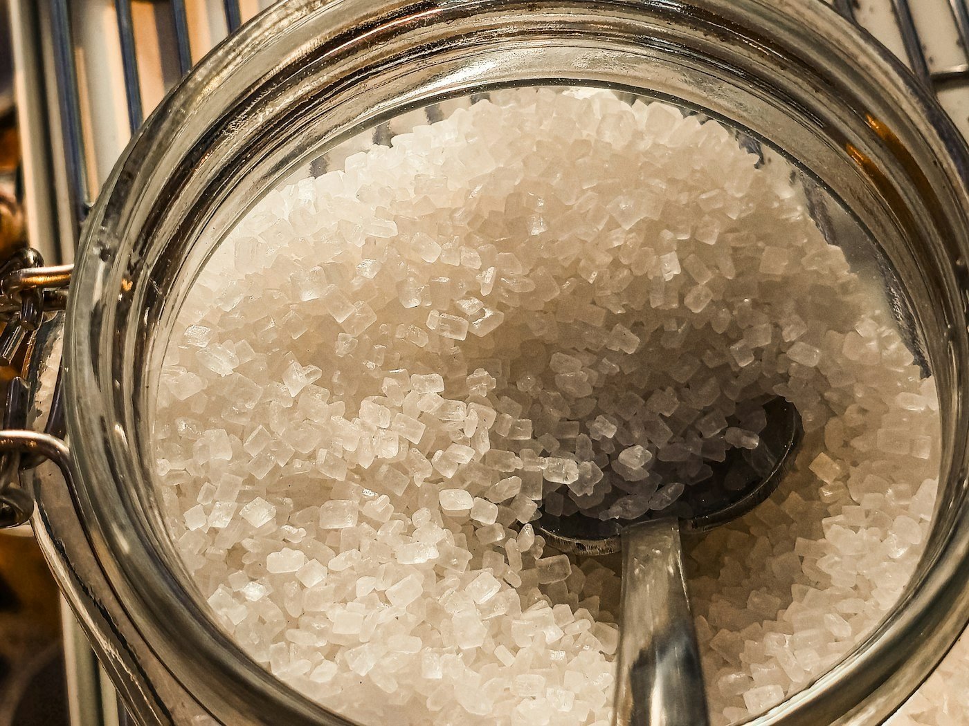 Raw sugar crystals