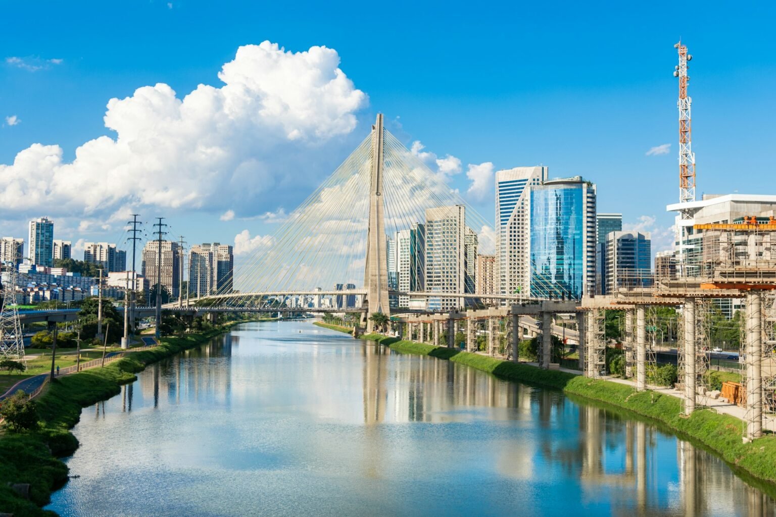 São Paulo skyline and the Octávio Frias de Oliveira cable-stayed bridge – home of Kolash Group headquarters