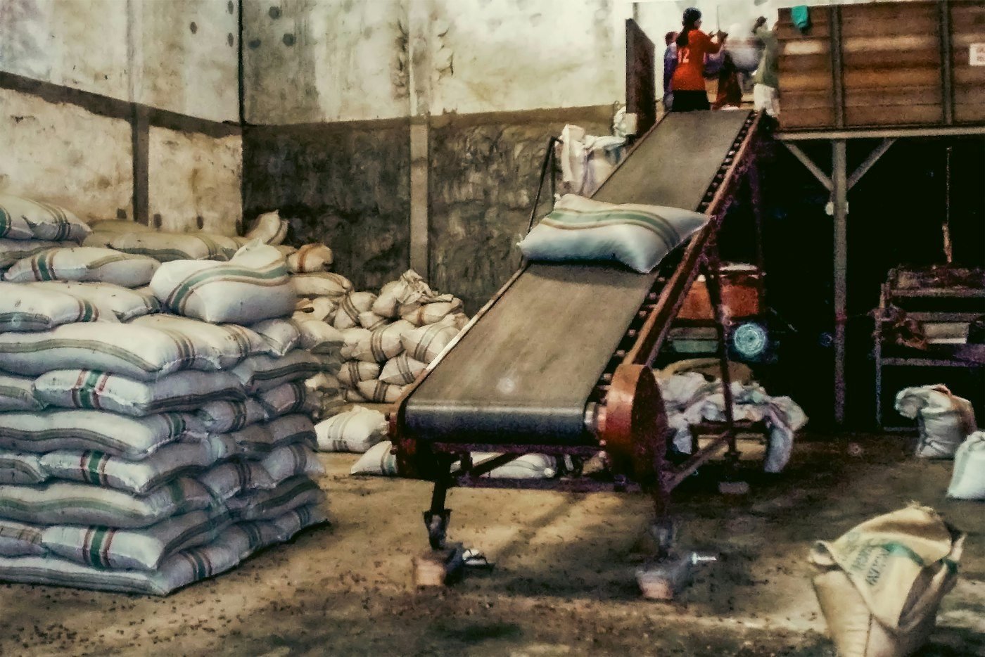 Bagging line in a warehouse